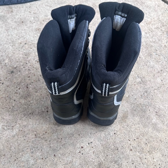Snow boots good condition - Picture 2 of 5